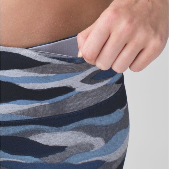 Lululemon Wunder Under Crop III Mini Coast Camo Deep Navy Multi Sz 4 - Picture 2 of 13